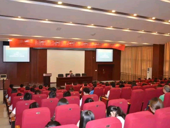 看脸看人看自己 ——丰之源总经理陈晓玲回到母校长江师院