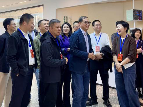 乐清市政协副主席何文军带领城南片组一行人莅临浙江丰之源生物科技有限公司开展专题调研，共话石斛产业高质量发展新路径